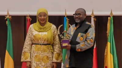 Passation de charge entre la présidente sortante, le Dr Diaka Sidibe, et le nouveau, le Pr Charles Edgar Mombo