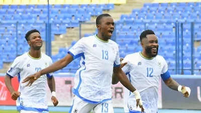 Didier Ndong, Guelor Kanga et Randy Essang Matouti footballeurs gabonais