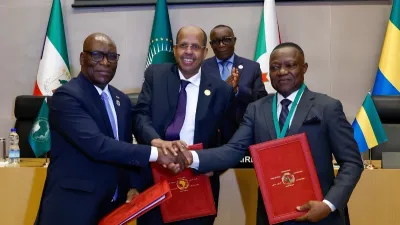 Dieudonné Aba’a Owono (d) et Simeòn Oyono Esono Angue