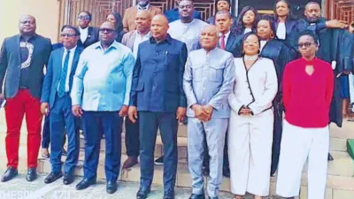 Photo de famille après la prestation de serment au Com- merce