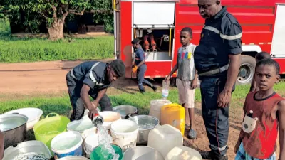 Distribution d'eau par les pompiers
