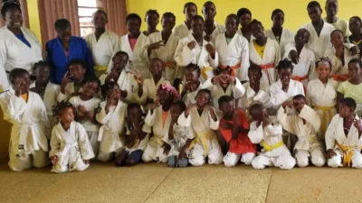 Don de kimonos à Lambaréné par la fegajudo 