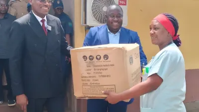 Don de médicaments à l’hôpital Jean-Claude Andrault de Mounana