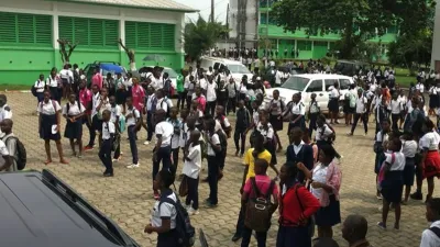 Élèves du lycée Léon Mba