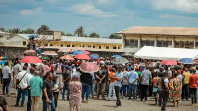 Enseignants lors d'une assemblée générale de "sos éducation"