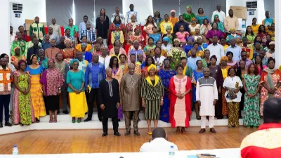 Laurence Ndong, ministre de la fonction publique et des enseignants de l'orde confessionnel