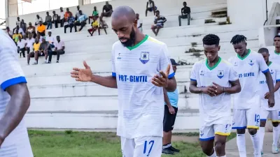 Nathanaël Ndwangou, footballeur professionnel