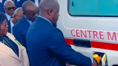 Le vice-président du gouvernement procédant à la mise en service de la station