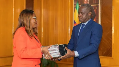 Hermann Immongault, vice-président du gouvernement et Laurence Ndong, ministre de la Fonction publique