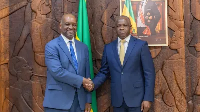 Hermann Immongault, vice-président du gouvernement gabonais et Régis Olivier N'Sondé