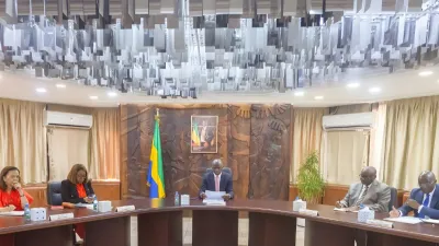 Le vice-président du gouvernement (VPG), Hermann Immongault, en présence d'autres membres du gouvernement, à savoir Laurence Mengue Me-Nzoghe- Ndong (Fonction publique et Renforcement des capacités), Charles Edgar Mombo (Enseignement Supérieur et Recherche scientifique) et Elsa Joséphine Nkana Ayo-Bivigou (Santé)