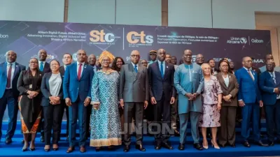 La photo de famille à l’issue de la cérémonie d’ouverture du forum.