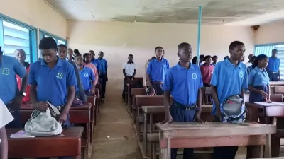Des élèves dans une salle de classe du Lycée Célestin Moukodoum-Itha de Pana