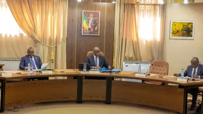 Ulrich Manfoumbi Manfoumbi, ministre des transports, Hermann Immongault, vice-président du gouvernement et Philippe TONANGOYE, ministre de l'accès universel à l'eau et à l'énergie