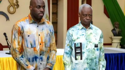 Marck Alexandre Ndoumba, ministre de l'Économie numérique et Eugène Mba, maire de Libreville
