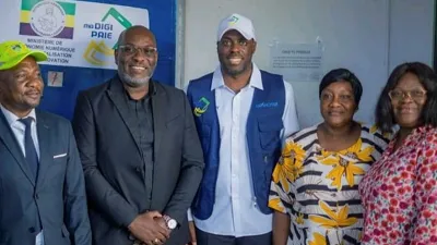 Mark-Alexandre DOUMBA, Ministre de l'Économie Numérique et les responsables de TaxiGab