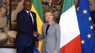 Brice Clotaire Oligui Nguema, président du Gabon et la présidente du Conseil des ministres italien, Giorgia Meloni