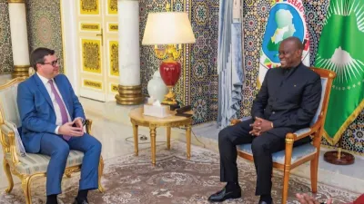 Brice Clotaire Oligui Nguema et Christian Ehrhardt  Sous-secrétaire d'État adjoint au Bureau de la population, des réfugiés et des migrations des États-Unis