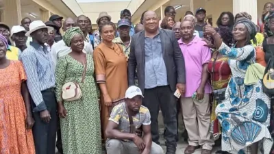 Photo de famille au terme des échanges à Omboué.