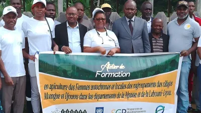 Au regroupement de villages Djoutou, autorités locales, participants et responsable de la Fensed 