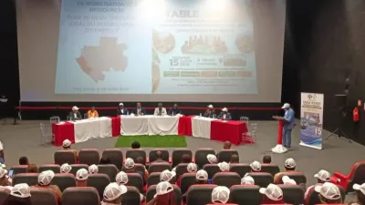 Participants à la table ronde sur le devenir du département d’Etimboué