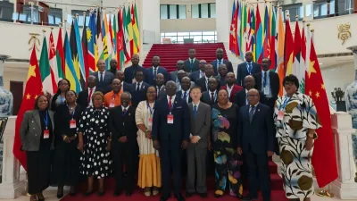 Plusieurs représentants de partis politiques gabonais en formation en Chine
