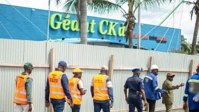 Le ministre Philippe Tonangoye sur le chantier de Libreville PK 0
