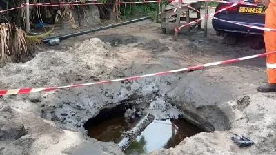 Une phase des travaux de réparation du pipe endommagé et de dépollution du quartier Côte d’Azur