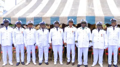 Les préfets et sous-préfets de la province de la Ngounié autour du gouverneur de province Francis Oyinamono.