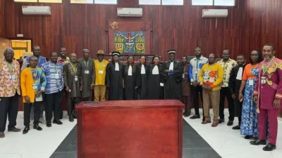 Président de céans, magistrats avocats et assesseurs au sortir leurs joutes.