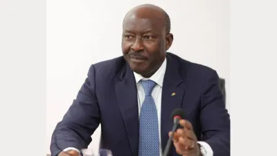 Henri-Claude Oyima défend un "budget de transformation" au Sénat