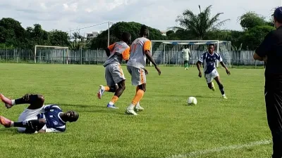 Un instantané de la rencontre ayant opposé LAC et le Football Canon 105