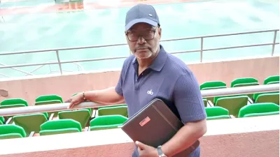 Saturnin Ibela,Entraîneur de football gabonais, instructeur FIFA