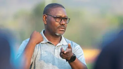 Saturnin Ibela,Entraîneur de football gabonais, instructeur FIFA