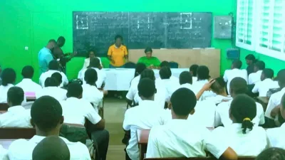 Phase de sensibilisation dans une classe du lycée Léon-Mba