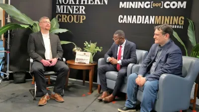 Sosthène Nguema, ministre des mines et les responsables du consortium minier gabono-canadien Stratym Group Inc
