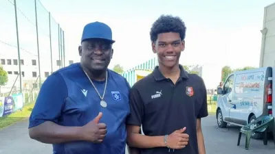 Thao Mouapa Mwa Meuraillo (d), le portier du Stade Rennais U16