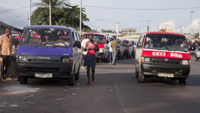 Les taxis-bus de libreville