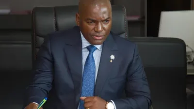 Ulrich Manfoumbi Manfoumbi maintenu ministre d’État des Transports