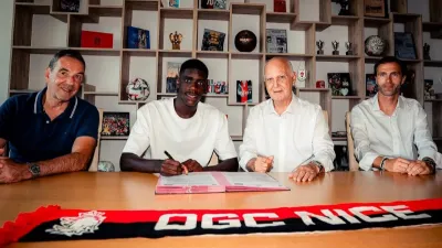 Xavier Junior Mandza signe son premier contrat pro à l'OGC Nice