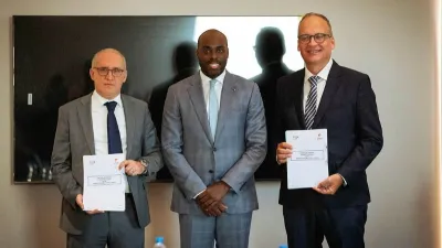 Mark Alexandre Doumba, ministre de l’Économie numérique et les directeurs généraux de Moov Africa Gabon Télécom et Airtel Gabon, Zouheir Jorio et Thomas Herbert Gutjahr