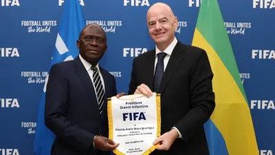  Gianni Infantino, président de la FIFA et Pierre-Alain Mounguengui, président de la fégafoot