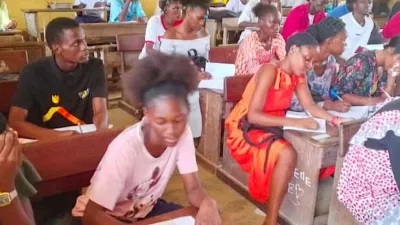  Les élèves de Terminale, bénéficiaires des cours de soutien. © bouanga Nguimbi