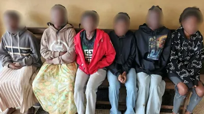 Six adolescentes d'environ 17 ans arrêtées par les éléments de la Police judiciaire (PJ) de Koula-Moutou