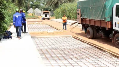  bétonnage et de pavage de 44 km des voiries d'oyem.  © DR 