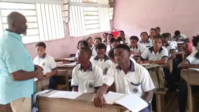 Des élèves du lycée Simon-Oyono-Aba’a en classe hier