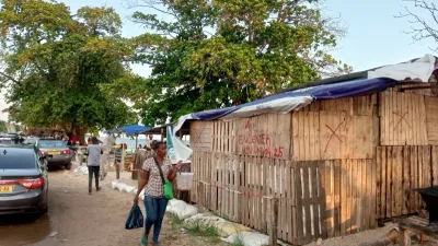 C’est dans ces constructions sommaires que se déroulent toutes les activités des commerçants. 